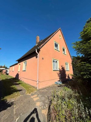 Schönes Grundstück mit Einfamilienhaus und direktem Elbblick