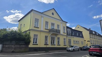 Denkmalgeschütztes 4-Parteien Mehrfamilienhaus in zentraler Innenstadtlage