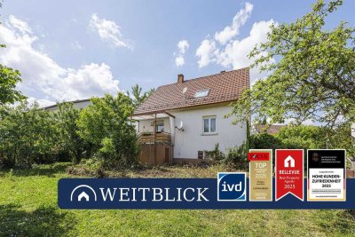 WEITBLICK: Zweifamilienhaus mit Traumgrundstück!