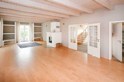 Hannover - Stadthagen: Charmantes Haus mit großem Garten und Doppel-Carport!