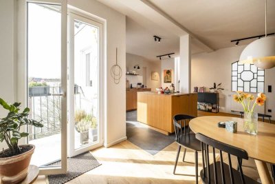 Charakterstark, lichtdurchflutet und außergewöhnlich:
DG-Wohnung mit  Dachterrasse am Grindelhof