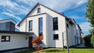 Exklusives EFH in Rosdorf/Göttingen – Luxusküche, Sauna, 3 Terrassen, Smart Home, Garten, Fußbodenh.