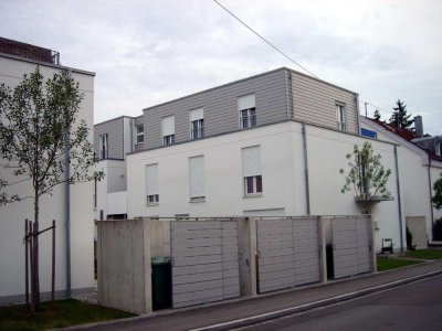 Helle, hochwertige 2 ZKB Whg., mit 20 qm Dachterrasse, EBK und TG, in Kürze frei!