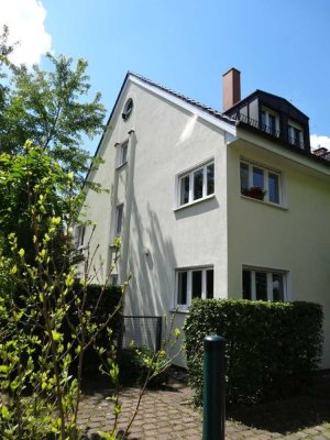 provisionsfrei: großzügige DHH in ruhiger Feldrandlage in Erbenheim