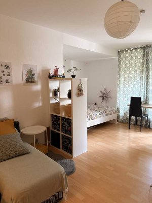 Helle 1-Zimmer-Wohnung mit großem Balkon in Düsseldorf-Grafenberg – ruhig & grün gelegen