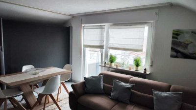 Kompakte Kapitalanlage oder erstes Eigentum. Voll möbliert, wertstabil - 1-Zi.-Apartment im DG