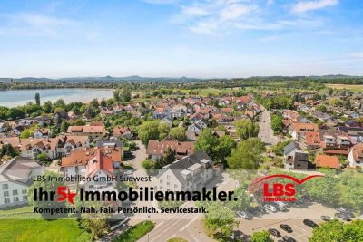Frei und jetzt verfügbar: Schicke 4,5-Zimmer-ETW mit 2 TG-Stellplätzen & 5 Minuten bis ans Seeufer!