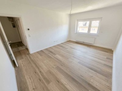 Helle, kernsanierte 4-Zimmer Wohnung optimal für eine Familie oder WG