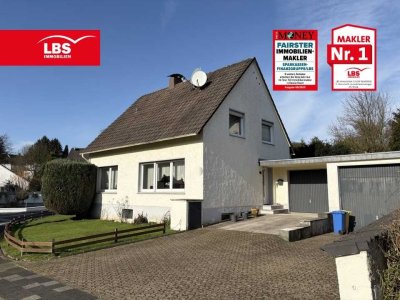 Einfamilienhaus mit Garten und Doppelgarage in ruhiger Lage