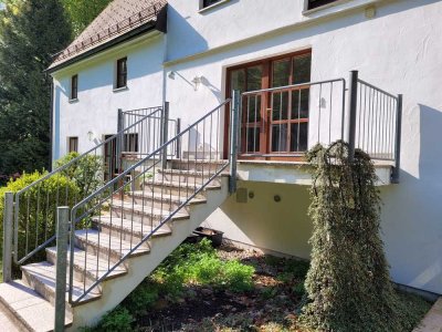 Hochpaterre Einliegerwohnung in naturnahem Anwesen mit Terrasse und EBK in Tutzing