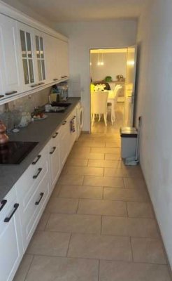 Schöne großzügige 4-Zimmer-Wohnung im 6. OG zu vermieten