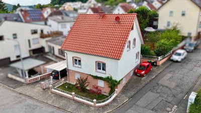 +++Entzückendes Ein-bis Zweifamilienhaus mit ebenem Garten, Garage und Stellplätzen in Niederwürz...