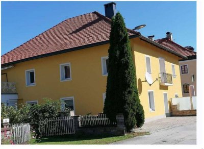 Preiswerte Doppelhaushälfte in zentraler Lage von Köstendorf