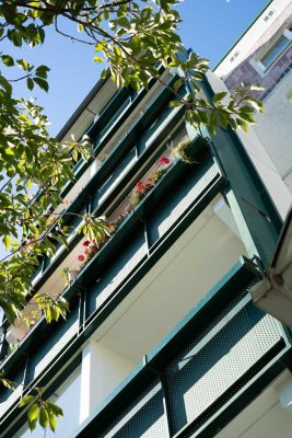 Perfekt sanierte 3-Zi.-ETW mit Balkon, Stellplatz & Top-Anbindung (150 m Bus/Straßenbahn)