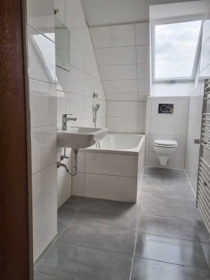 renovierte 3,5 Zimmer DG-Wohnung zur  Miete in Kirchlinde (44379)