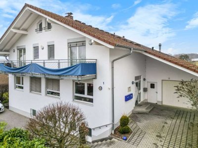 Attraktives Investment: Haus mit zwei Wohneinheiten, Gewerbefläche und vielen Stellplätzen