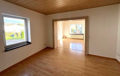 Ideal für Gartenliebhaber: Modernisierte 2,5-Zimmer-Wohnung mit Grünfläche