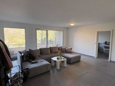 Top moderne 2-Zimmer-Wohnung mit Balkon, TG-Stellplatz und Einbauküche