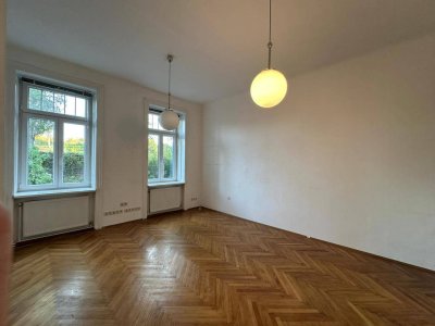Schöne Altbau-Wohnung im 19. / auch als Büro gut geeignet