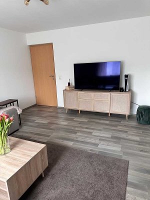 großzügige DG-Wohnung: 3 Zimmer, Wohnküche, modernes Bad