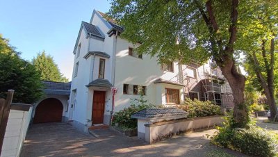 3-Familienhaus im Zentrum von Bergheim mit Kaminofen, Wintergarten und Garagenlift (EG leerstehend)