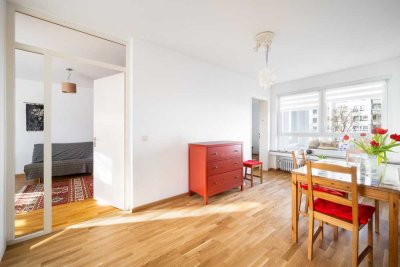 MÜNCHNER IG: Helle 3-Zimmer-Wohnung mit Balkon, zwei Bädern & Tiefgarage