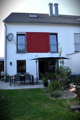 *Moderne Doppelhaushälfte mit traumhaftem Garten und tollem Wohnambiente*