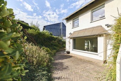 In guter Lage, renoviertes Reihenendhaus