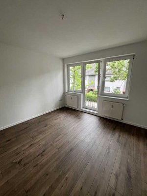 Erstbezug nach Sanierung - Helle 1-ZKB-Wohnung mit Stellplatz im Innenhof