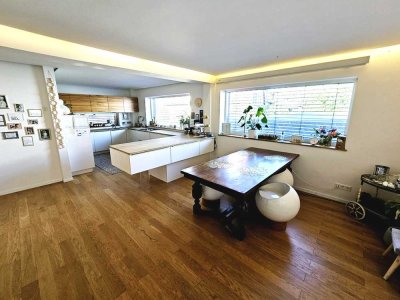 Hochwertig modernisiertes 3-FH mit ELW, Garten und 3 Stellplätze (inkl. Wallbox) zu verkaufen...