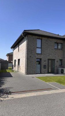 Strandfeeling pur – neuwertige Doppelhaushälfte in Surendorf (Schwedeneck), nur 5 min zur Ostsee