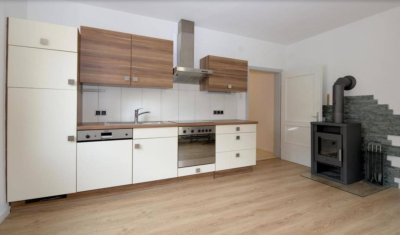 � Charmante 2-Zimmer-Wohnung mit Balkon und Kaminofen in Hall in Tirol – Milserstraße 27 �