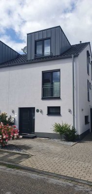 Neuwertige 5-Zimmer-Doppelhaushälfte mit Einbauküche in Fuhlenbrock, Bottrop