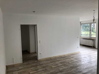 Vollständig renovierte 3-Raum-Wohnung mit Balkon in Duisburg