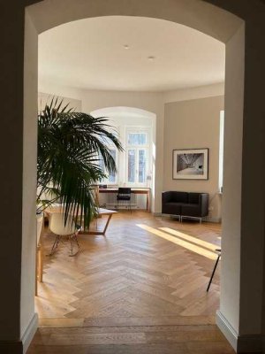Heller sanierter Altbau - 5-Zimmer-Wohnung in Bestlage