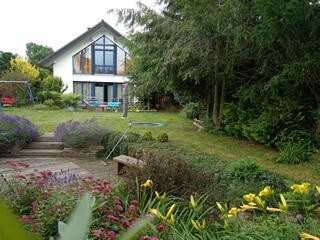 Modernes Einfamilienhaus mit schönem Garten in ruhiger Lage provisionsfrei zu verkaufen.