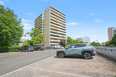 Leerstehende 3-Zimmer-Wohnung mit großem Balkon und Einzelgarage in Erlangen-Bruck