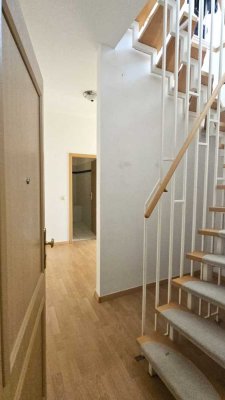 Sonnige Dachgeschoss-Maisonette-Wohnung im Gartenhaus nahe Park Sanssouci          PROVISIONSFREI !