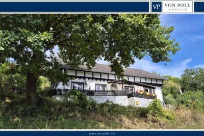 Großzügiges Einfamilienhaus in Alleinlage mit separaten Wohneinheiten und herrlichem Blick ins Grüne