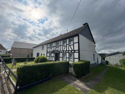 Historisches Anwesen mit großem Grundstück in Gelenberg (Eifel)