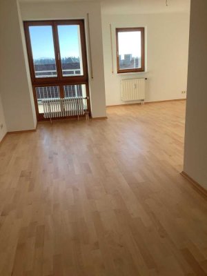Sonnendurchflutete 1,5 Zimmer-Wohnung mit traumhaften Blick und Balkon und Terrasse