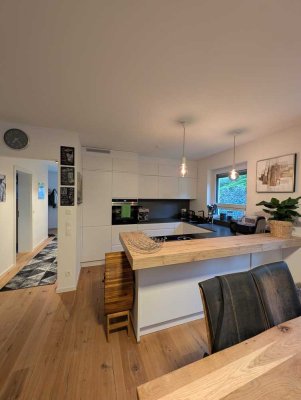 Moderne 3-Zimmer Wohnung mit Küche und großem Garten