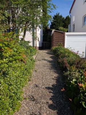 Helle, vollständig renovierte 2-Raum-Wohnung in Taunusstein-Hahn mit Terrasse und Gartennutzung