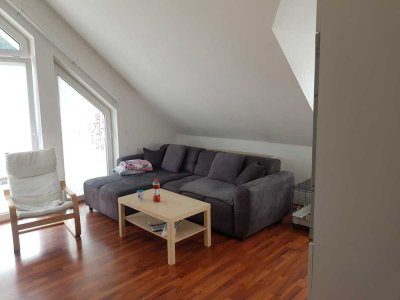 WBS erforderlich - Lichtdurchflutete, freundliche 3-Zimmer-Dachgeschosswohnung mit Balkon