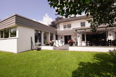 Großzügiges individuelles Einfamilienhaus mit großer teilüberdachter Terrasse