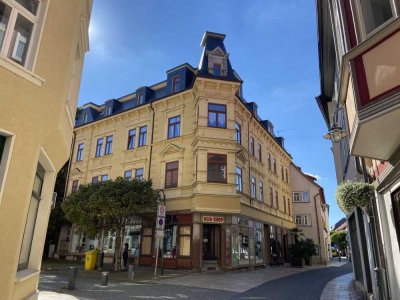 Ein Altbau, wie er im Buche steht - schöne 4-Raum-Wohnung mit Erker