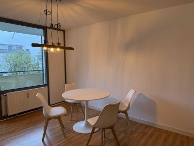 Schöne  2-Raum-Wohnung mit EBK und Balkon in München