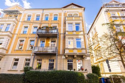 Wohnen mit Weitblick – lichtdurchflutete 2- Zimmerwohnung im Dachgeschoss mit Flair