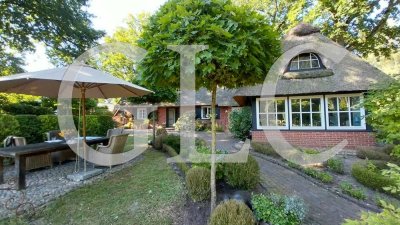 Schönes Einfamilienhaus unter Reet mit herrschaftlichem großen Grundstück im Künstlerort Fischerhude