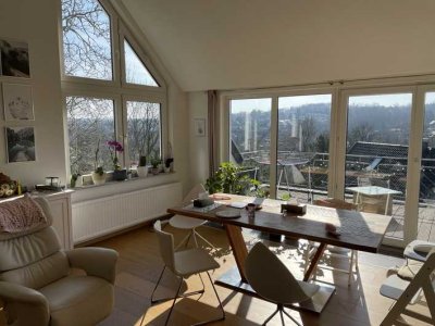 Glück kann man mieten: Bildschönes Penthouse – Traumlage in Essen Werden.